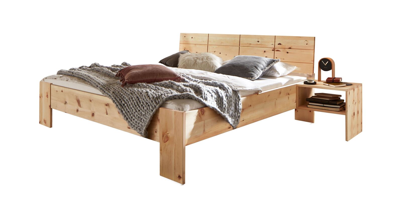 Bett Nudo aus stabilem Zirbenholz