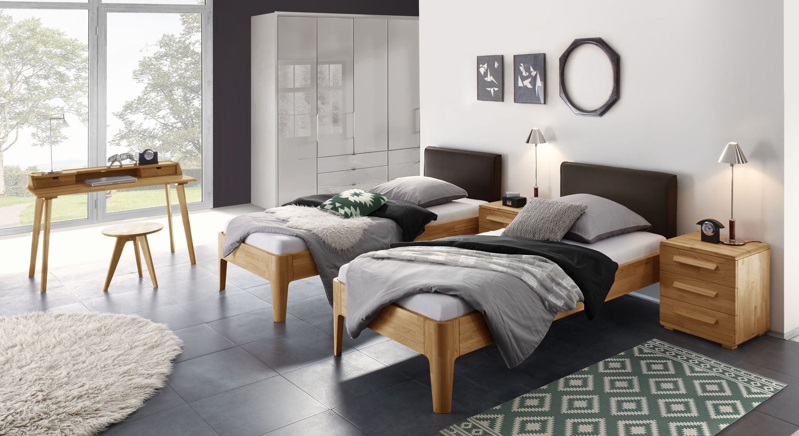 Modernes Bett Pavora mit passenden Schlafzimmermöbeln