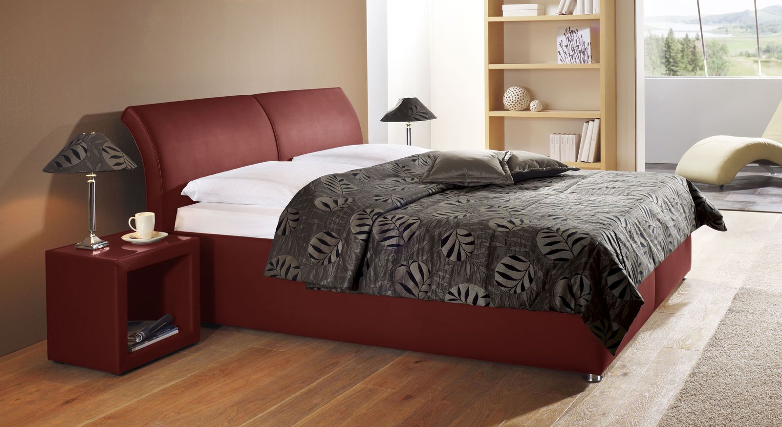 Modernes Bett Trapani aus dunkelrotem Kunstleder