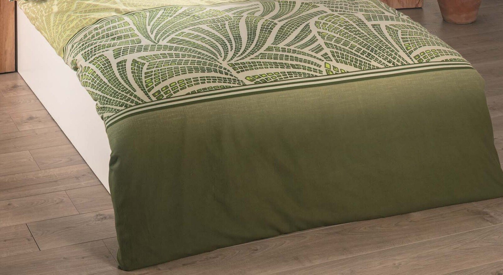 Feinbiber-Bettwäsche Green Mosaic Waves mit uni Bordüre aus reiner Baumwolle