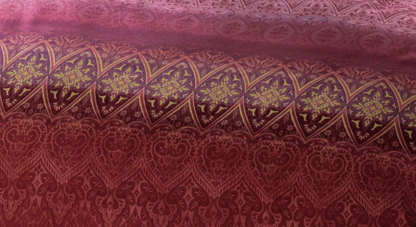 Feinbiber-Bettwäsche Purple Oriental mit verspieltem Muster
