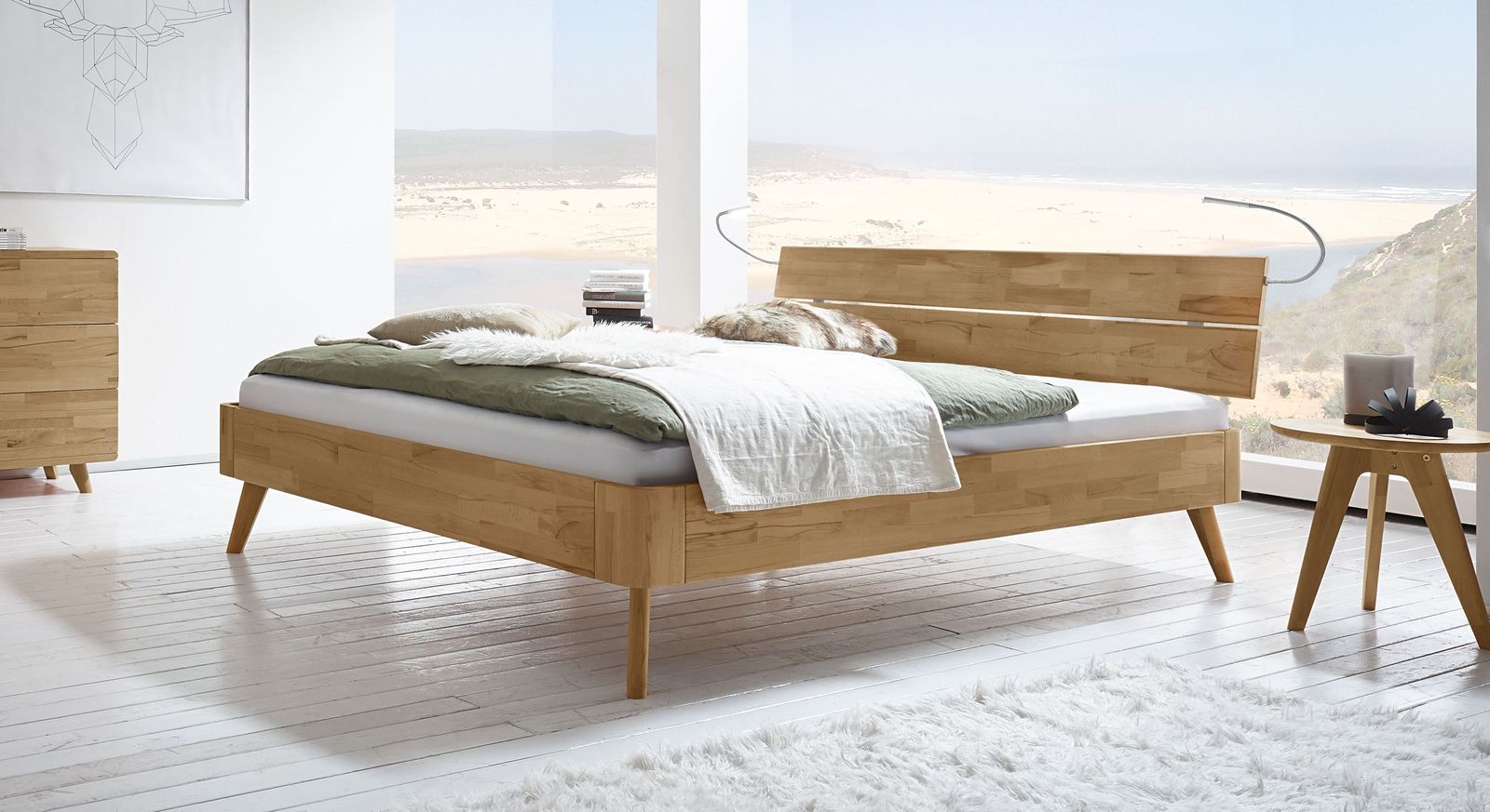 Elegantes Design-Bett Minoa aus Echtholz