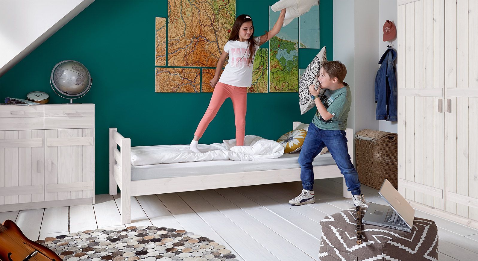 Massivholz-Kinderbett Kids Paradise Basic in Weiß lasierter Variante 01