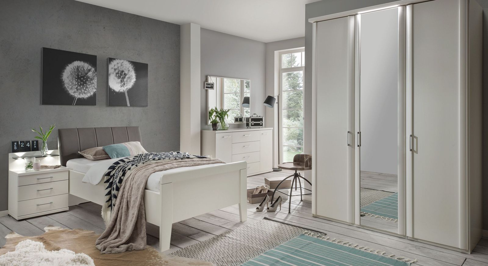 Komfort-Einzelbett Casperia mit passenden Schlafzimmer-Möbeln