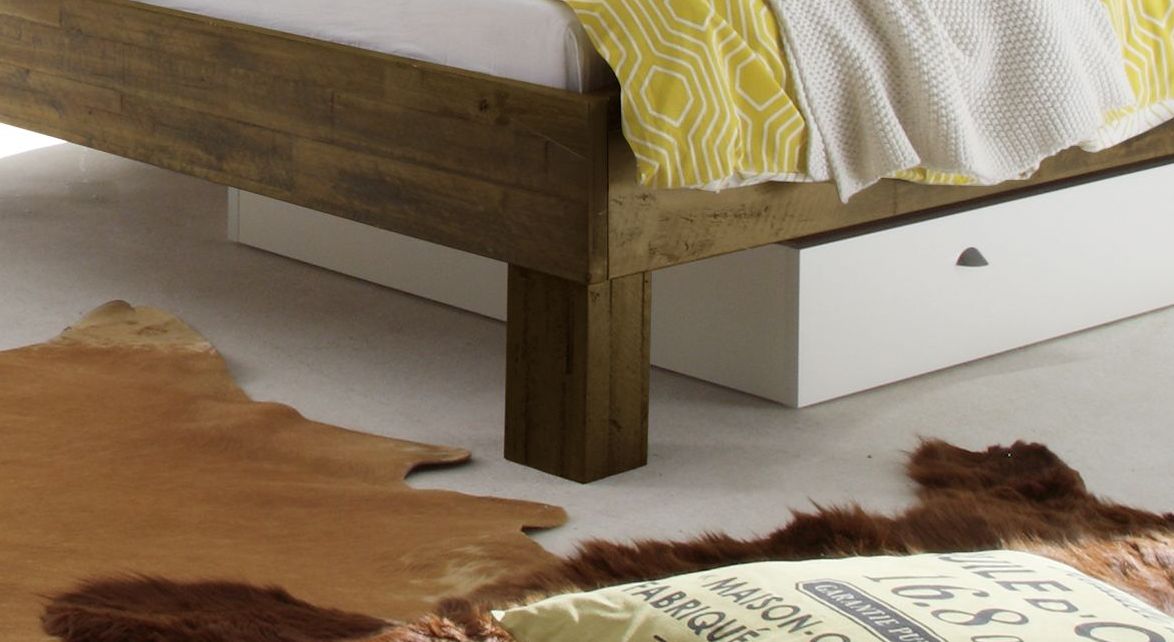 Liege Caldera mit massiven Holz-Bettbeinen