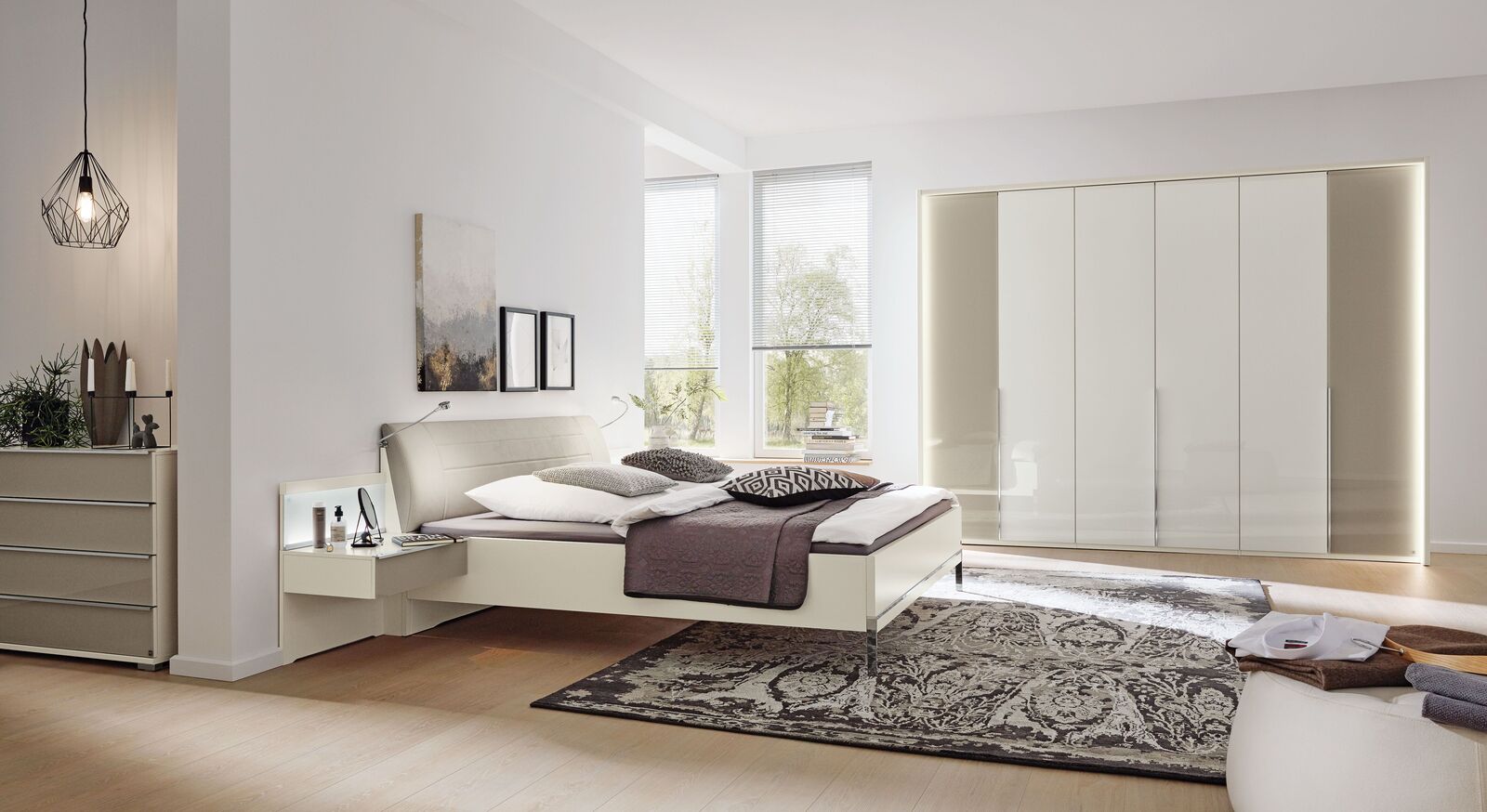 Passende Schlafzimmer-Möbel der MUSTERRING Reihe San Diego Weiß