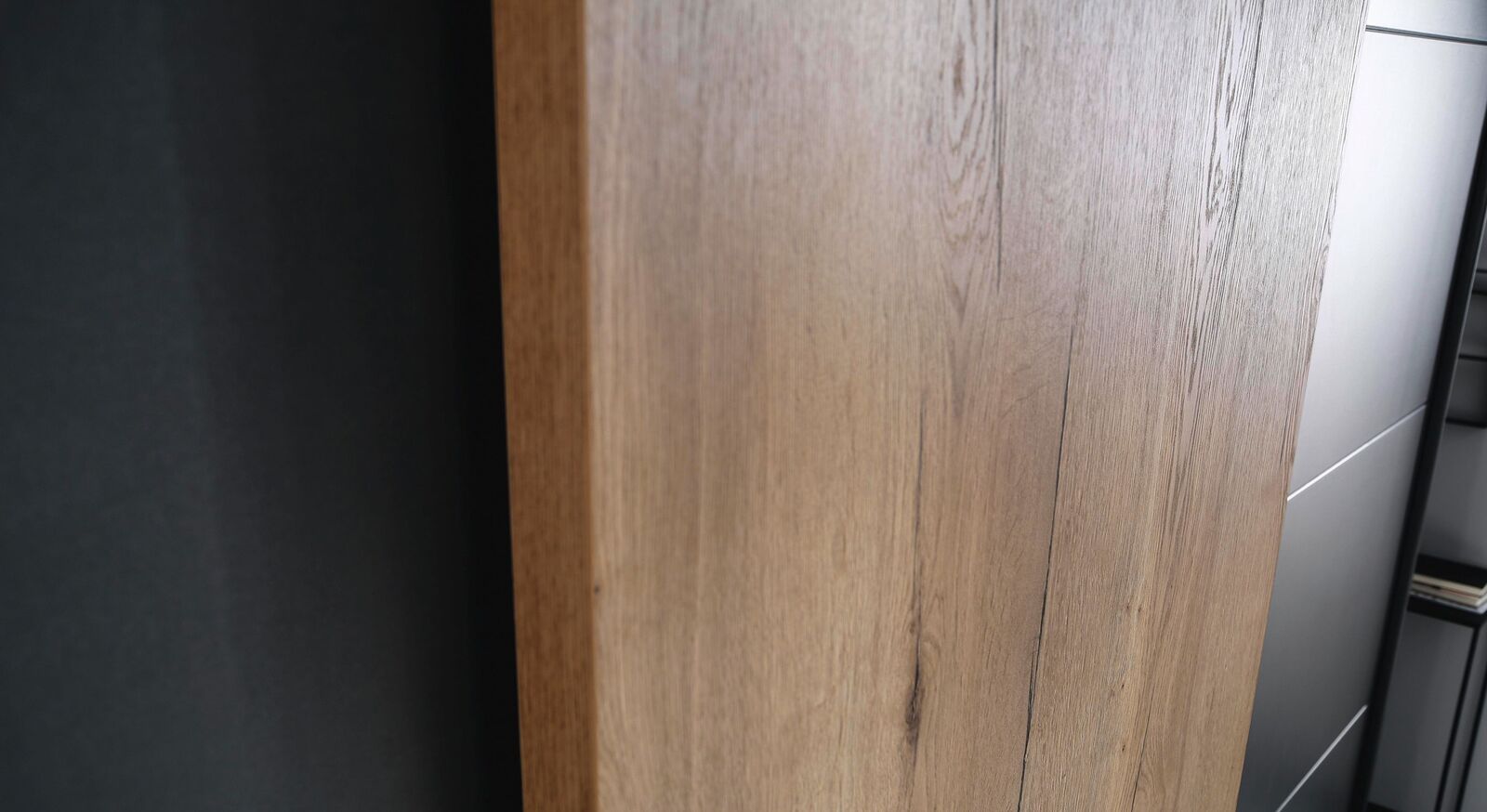 Schwebetüren-Kleiderschrank Azra mit Tür in Holzoptik