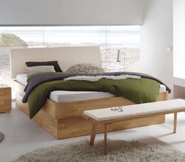 Elegantes Bett Ballina mit natürlicher Holzmaßerung