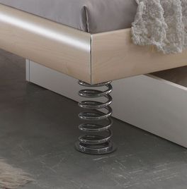 Bett Wereda mit spiralförmigen Füßen