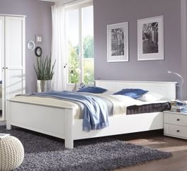 Hochwertiges Bett Berata aus weißer Spanplatte