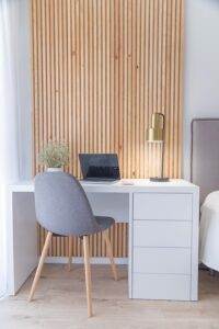Arbeitslicht im Schlafzimmer