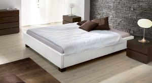 Hochwertige Polsterliege Amore - Bett ohne Kopfteil - für Studentenwohnung mit Dachschrägen eine sehr gute Lösung.