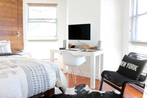 Schiebefenster im Schlafzimmer