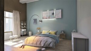Stehleuchte neben Nachttisch und Bett