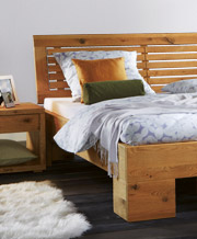 rustikal eingerichtetes Schlafzimmer