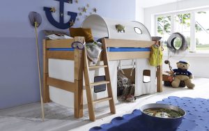 In kleinen Kinderzimmern kann für eine Kuschelecke als zusätzlicher Yin-Bereich auch ein Hochbett mit Spielvorhang wie das Kids Fantasy Mini-Hochbett genutzt werden.
